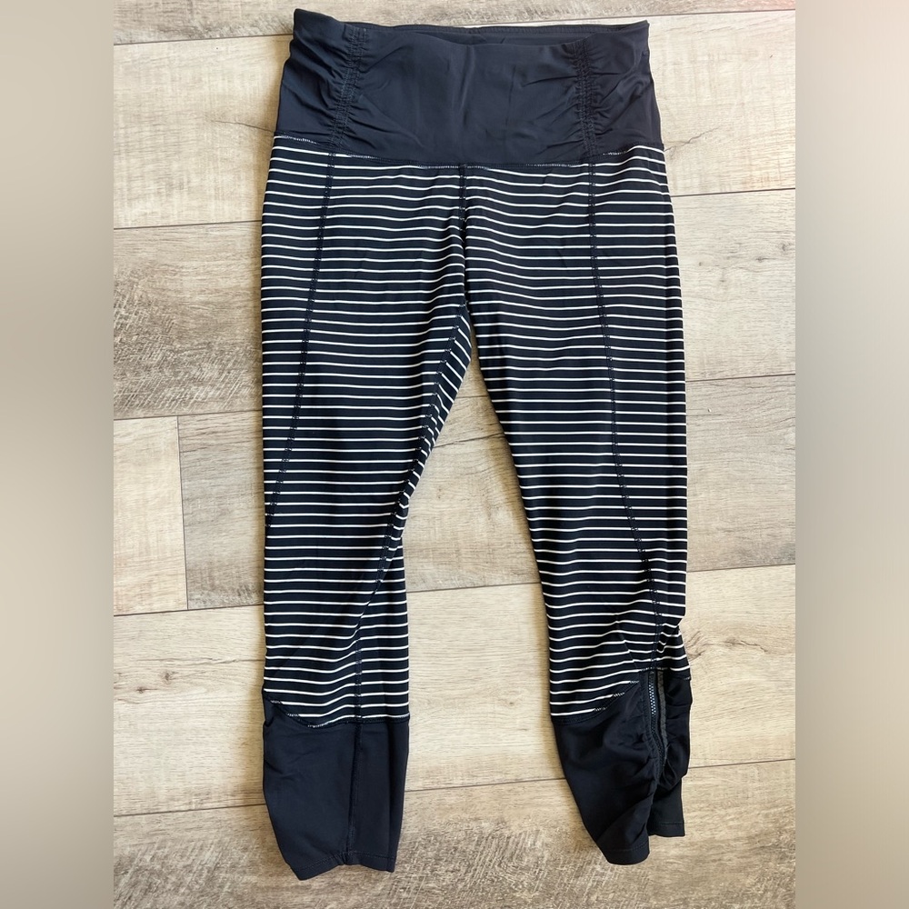 Vintage 2013 Lulu lemon stripped cropped leggings